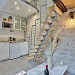 Studio Walking Distance From Marais With Mobile Ac