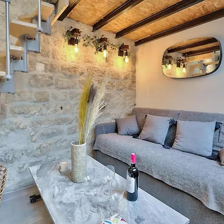 Walking Distance From Marais With Mobile Ac *